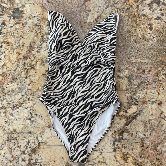 Old Navy one piece bathing suit - Picture 1 of 4